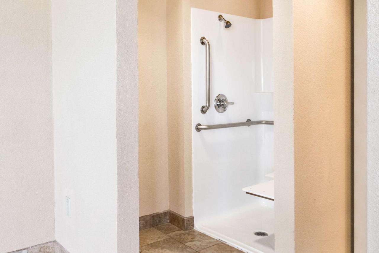 Hampton Inn Derby-Wichita Southeast Екстериор снимка