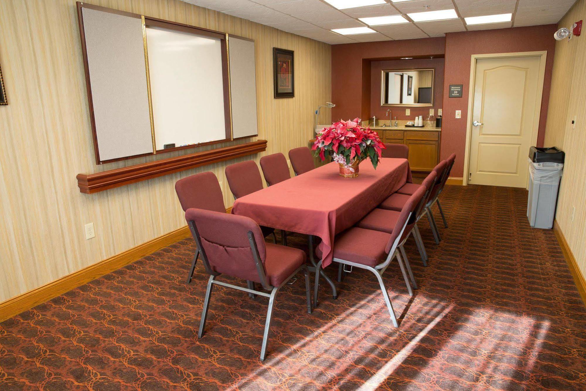 Hampton Inn Derby-Wichita Southeast Екстериор снимка